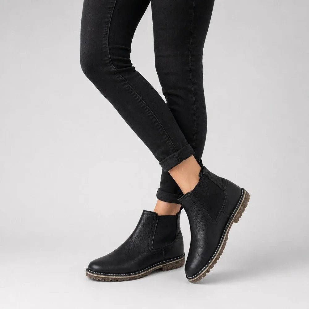 Steve Madden B Clay Black Leather Chelsea Boots Womens Size 5 Zip Lug Sole Ankle
